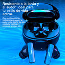 Sleek dark blue Audífonos Mate 90 Bluetooth 5.3 earbuds & open charging case on a wavy blue background, emphasizing "Resistente a la lluvia y al sudor." Earbuds have glowing blue accents. Graphic render.