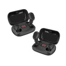 Two black Auriculares L21 Pro wireless earbuds in open matte plastic charging cases. Each case shows a red digital '100' battery display. Graphic design on white.