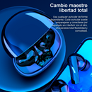 Deep blue, glossy Audífonos Mate 90 true wireless earbuds in and beside an open charging case. Sleek, reflective design. Text: 'Cambio maestro libertad total'. High-quality graphic.