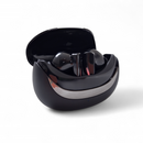 Audífonos Mate 70: Matte black Bluetooth 5.3 wireless earbuds in their open, glossy charging case with a silver accent strip. Studio shot on white.