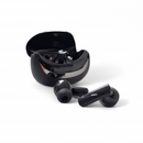 Audífonos Mate 70. Real image of matte black open charging case with silver accent. Two glossy black stem-style earbuds with matte silicone tips lay on a white surface. Features Bluetooth 5.3, immersive sound.